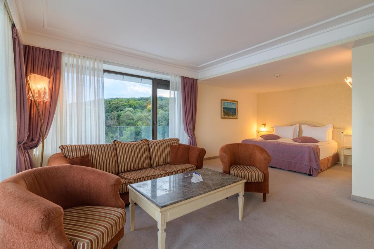Deluxe Doppelzimmer mit Balkon und Parkblick (2 Erwachsene + 2 Kinder)